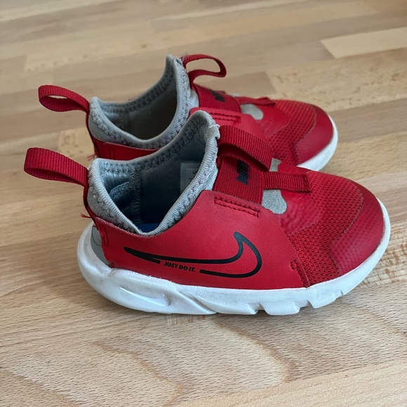 Red toddler Nike flex runners size 6 - Picture 4 of 5